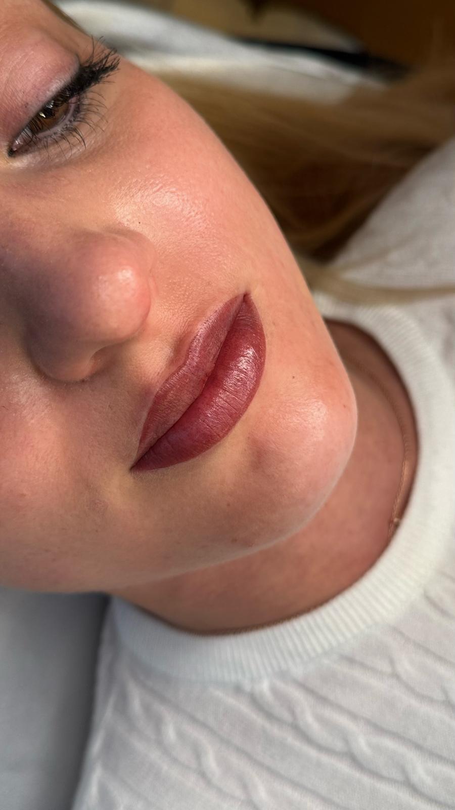 Trucco permanente labbra colore naturale Roma